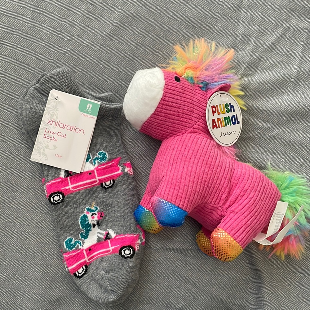 Unicorn Fun Bundle! One women’s pair of low-cut socks + a unicorn plush